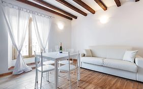 Suitelowcost Pestalozzi